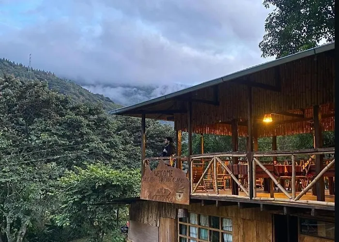 Via Monte Lucmabamba Lodge *